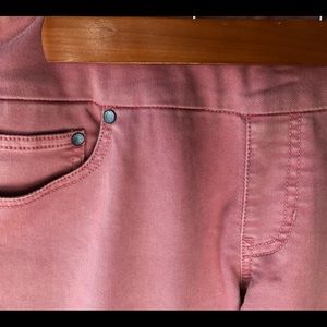 Ankle length stretch jeans